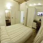 Casa Bolognetti Bed & Breakfast 4*